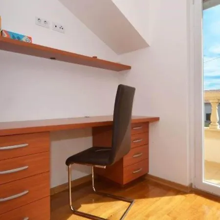 Bright Ka Tela With Balcony And Private Parking - Two Bedroom * Kaštela