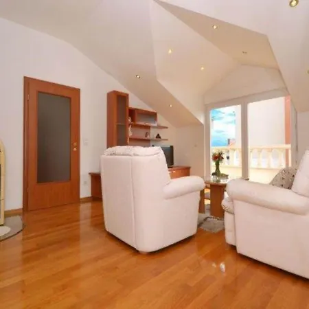 Bright Ka Tela With Balcony And Private Parking - Two Bedroom * Kaštela