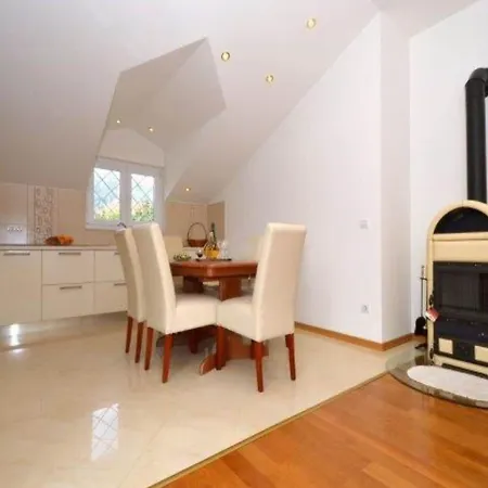 Bright Ka Tela With Balcony And Private Parking - Two Bedroom 아파트 *