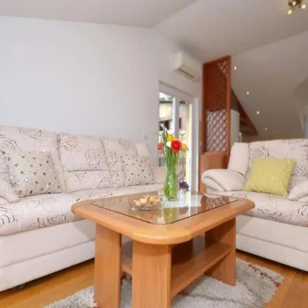 Bright Ka Tela With Balcony And Private Parking - Two Bedroom * Kastela
