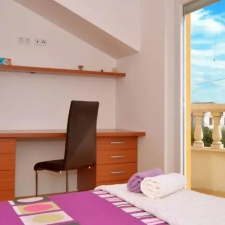 Bright Ka Tela With Balcony And Private Parking - Two Bedroom