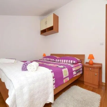 아파트 Bright Ka Tela With Balcony And Private Parking - Two Bedroom Kaštela