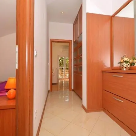 Bright Ka Tela With Balcony And Private Parking - Two Bedroom 아파트 *